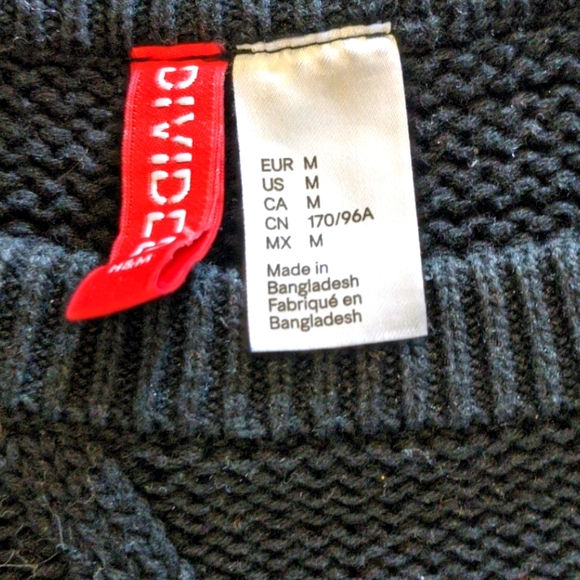 3 for $30 H&M- Cropped sweater - Picture 2 of 5